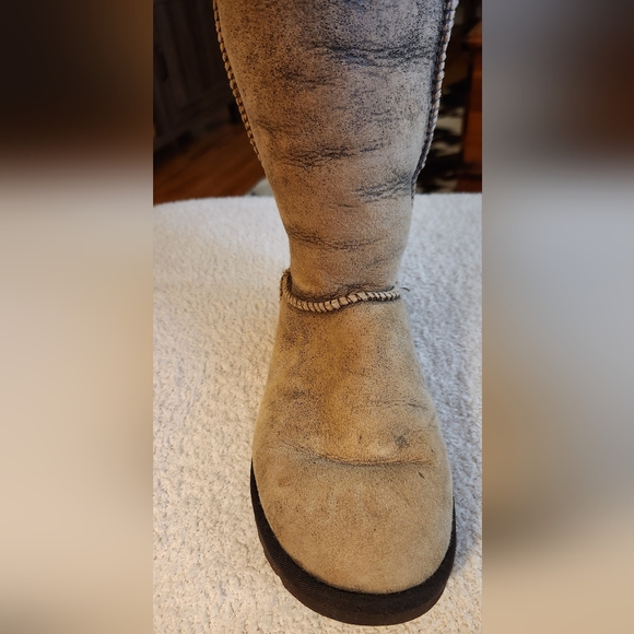 Ugg Tall Boots, Distressed, Tan and Brown, size 8, fold over, roll down - Picture 6 of 7